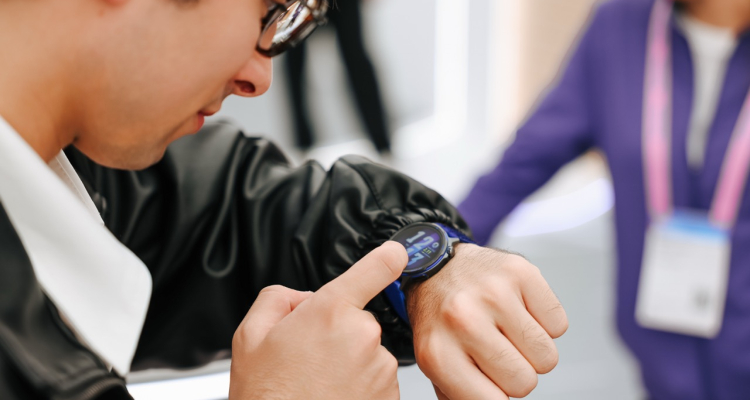 Huawei Watch GT Runner 2 in Huawei FreeBuds Pro 5 sta na dogodku MWC 2026 osvojila več prestižnih nagrad